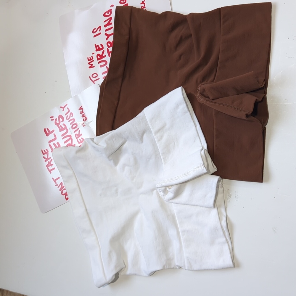 SPANX  2 Pair Power Seamless Sculpting Short 1 in white 1 in cafe au lait Both M